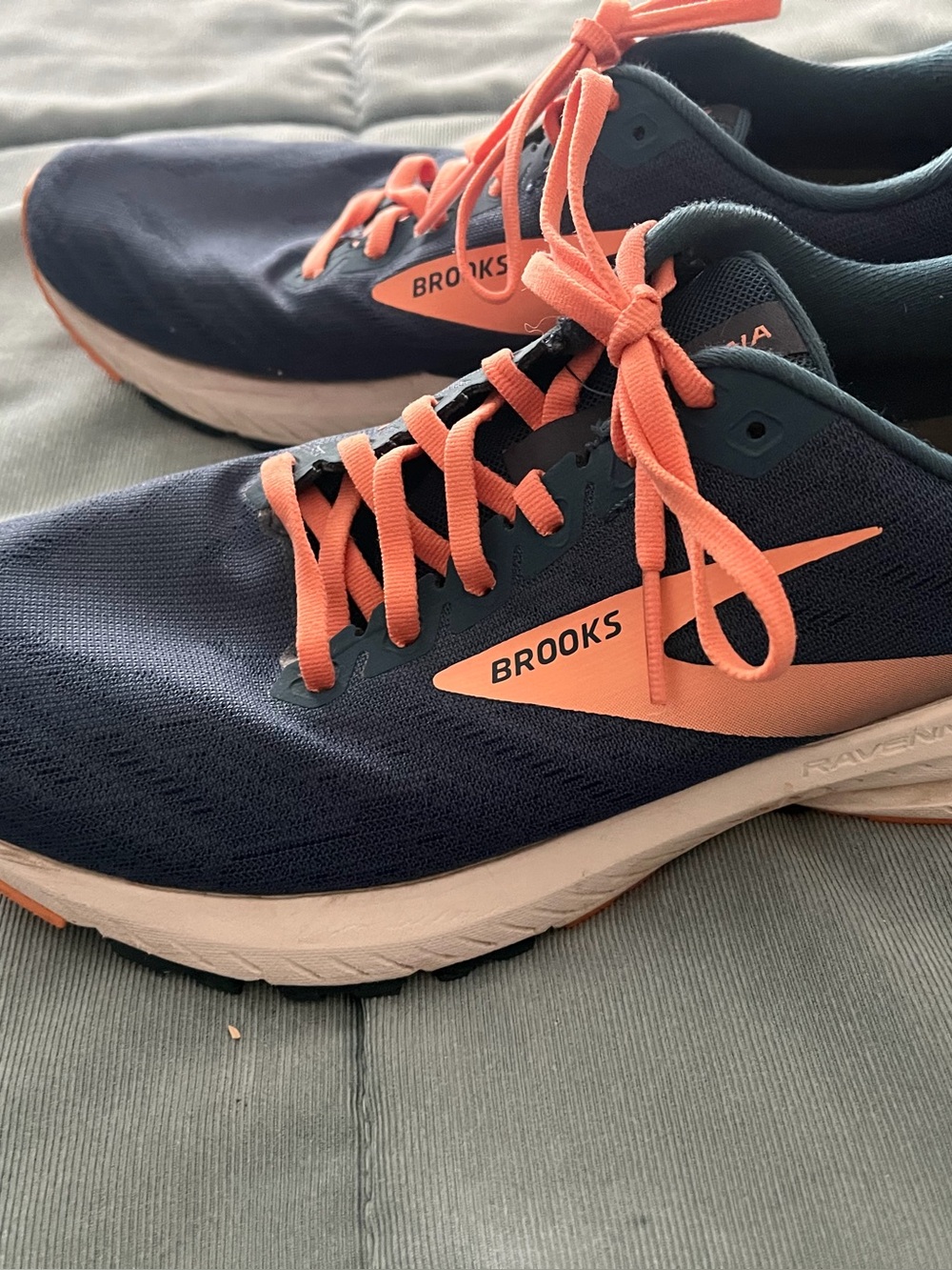 Brooks Men’s Running Shoes - Navy with Coral Laces